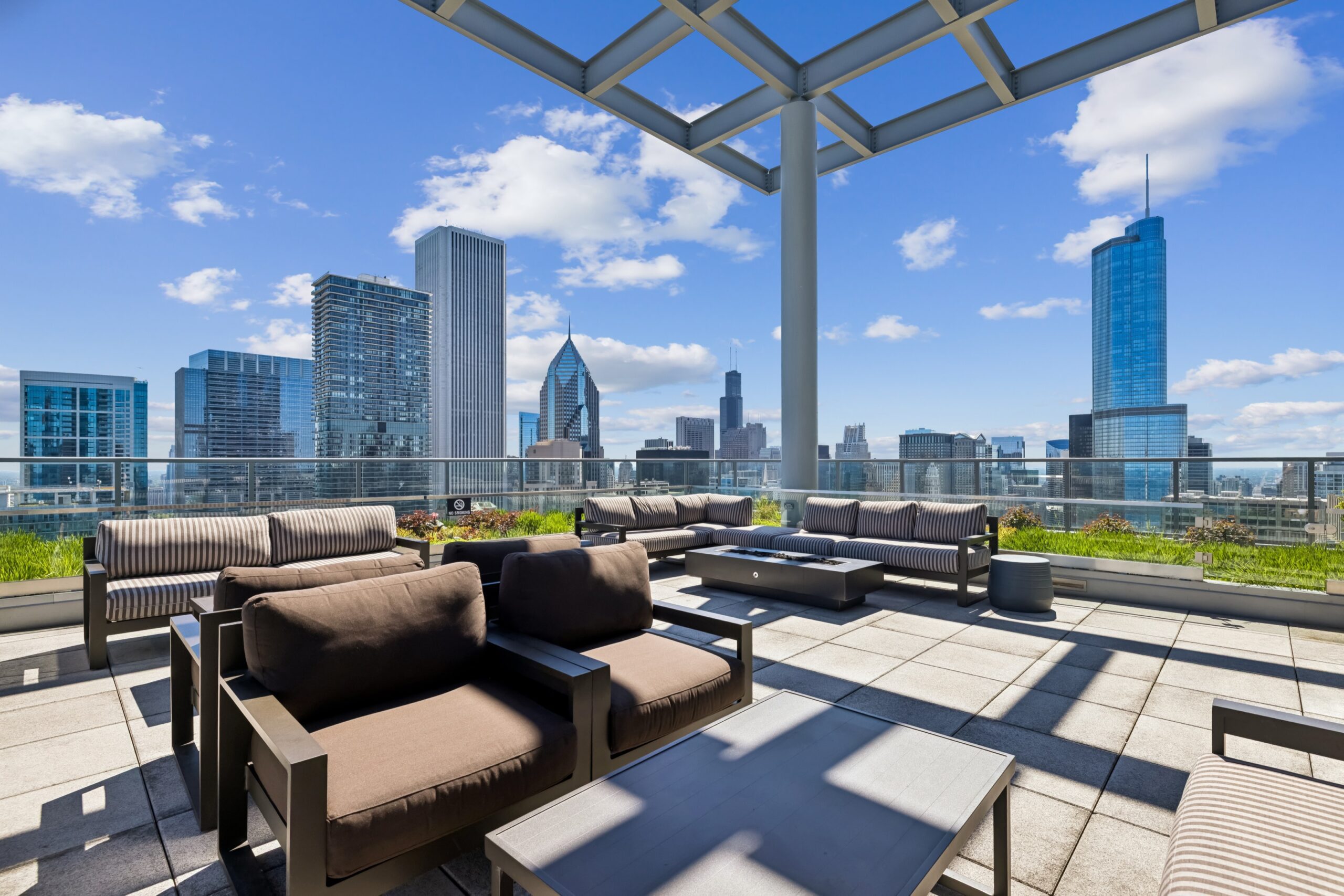2026-06-north-water-apartments-apartment-homes-for-rent-chicago-il-60611-sky-deck (3)