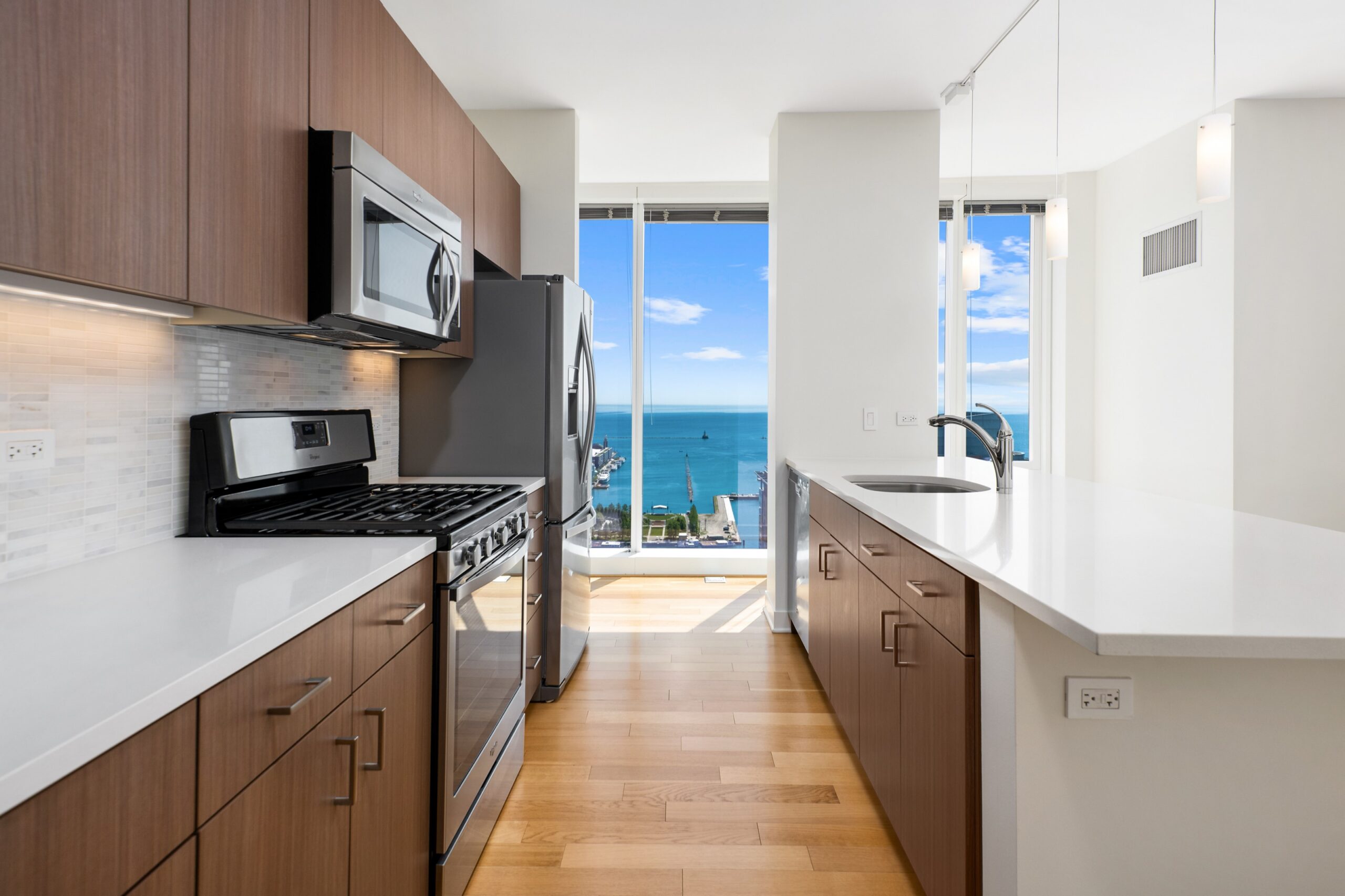 2022_north-water-apartments-apartment-homes-for-rent-chicago-il-60611-vacant-unit-3801-kitchen (2)